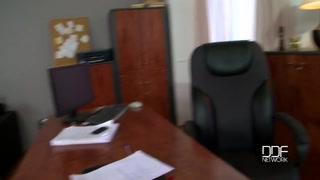 Office slut Savannah Secret wears heels and gapes - бесплатное порно на GEEZ.TUBE