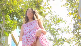 Beautiful Young Elena Rubs Her Pussy Solo - бесплатное порно на GEEZ.TUBE