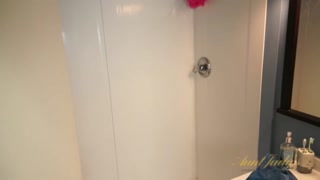 Смотри Naughty MILF Lala Bond showers solo на GEEZ.TUBE - лучшие видео