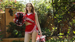 Cheerleader Selina Imai's Brunette Bombshell Performance with Facial - бесплатное порно на GEEZ.TUBE