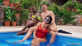 Couples Fantasies Come True in the Pool - бесплатное порно на GEEZ.TUBE