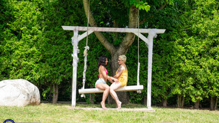Stepmom Ameli's Big Natural Tits Lesbian Action with Lola - бесплатное порно на GEEZ.TUBE