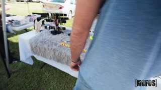 Ass Play at the Flea Market - бесплатное порно на GEEZ.TUBE