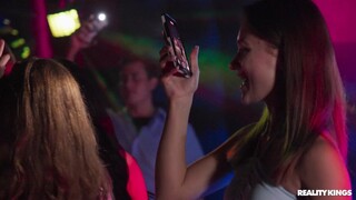 Public Sex in a Nightclub - бесплатное порно на GEEZ.TUBE