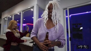 Zoey Sucks and Fucks - бесплатное порно на GEEZ.TUBE