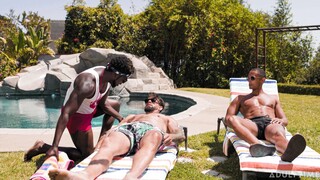 Outdoor Creampie with Lifeguard and 2 Sluts - бесплатное порно на GEEZ.TUBE