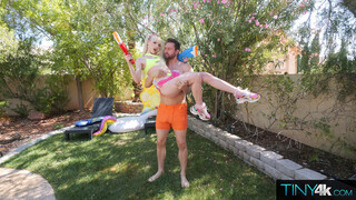 Squirt Gun Fight Club - бесплатное порно на GEEZ.TUBE