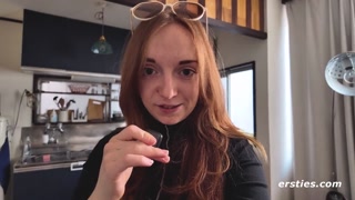 Redhead with Small Tits Draws with Cat - бесплатное порно на GEEZ.TUBE