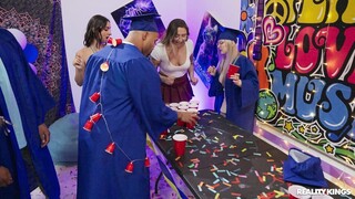 Schoolgirl Skirt Lifted - бесплатное порно на GEEZ.TUBE
