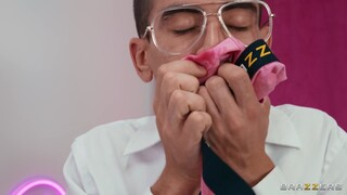 Tattooed Petite Jordi Gives a Blowjob - бесплатное порно на GEEZ.TUBE