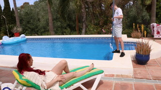 Fire Girl's Beautiful Ass Gets Fucked by Poolboy - бесплатное порно на GEEZ.TUBE