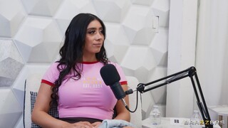 Смотри Natural Tits and Bubble Butt in The Brazzers Podcast Episode 8 на GEEZ.TUBE - лучшие видео