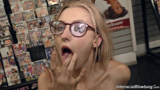 Blonde Alexa's Petite Perfection - бесплатное порно на GEEZ.TUBE