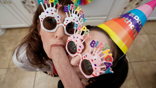 A Very Naughty Birthday Party - бесплатное порно на GEEZ.TUBE