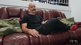 Смотри Small Mickey Gets Dominated by Big Dick на GEEZ.TUBE - лучшие видео