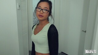 Nerdy Girl Gets Fucked Outdoor - бесплатное порно на GEEZ.TUBE