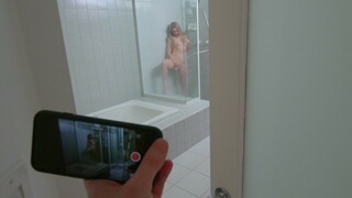 Peeping on Stepsister's Bathroom Fun - бесплатное порно на GEEZ.TUBE