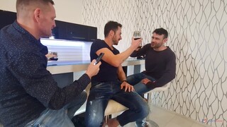 Big Cock 3on1 with Vittoria: DP and Creampie - бесплатное порно на GEEZ.TUBE