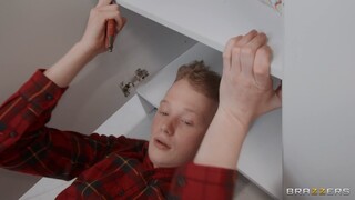 Wet and Wild: A Big Tit MILF Bathroom Blowjob - бесплатное порно на GEEZ.TUBE