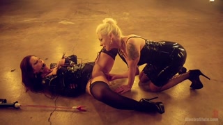 Syren de Mer Begs for Electric Strap-On and Pussy Fisting - бесплатное порно на GEEZ.TUBE