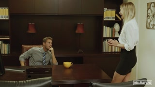 The Assistant's First Day Ends in Sex - бесплатное порно на GEEZ.TUBE
