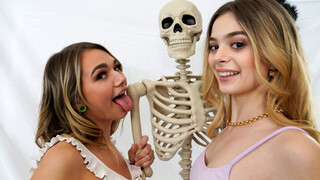 Halloween Step Fantasy: Mia Kay and Molly Little - бесплатное порно на GEEZ.TUBE