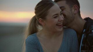 Russian Couple Explores Sensual Side - бесплатное порно на GEEZ.TUBE